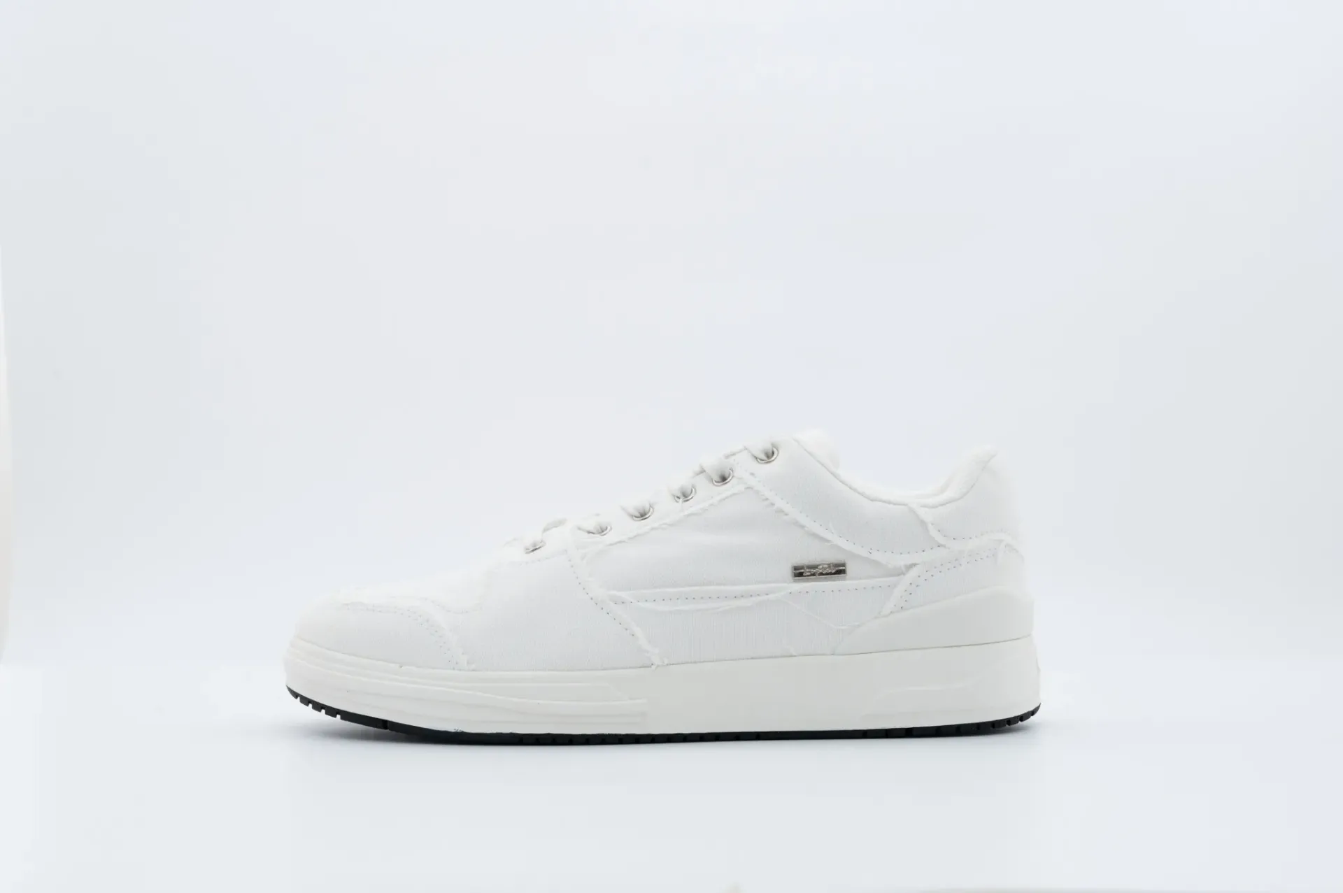 Amur Distressed White