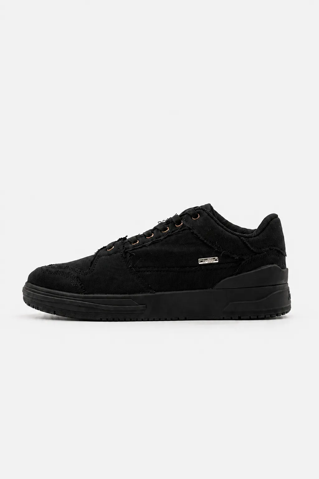 Amur Distressed Black